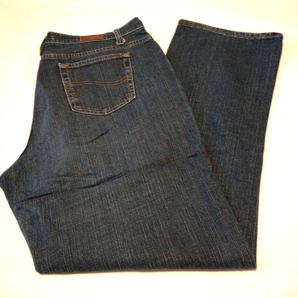 Lee Women's Size 16 Long Blue Denim Jeans Relaxed Straight Leg Distressed EUC